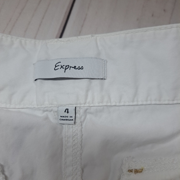 3 FOR 12 SALE  Express Shorts Sz 4 Denim White Shorts - Picture 7 of 8